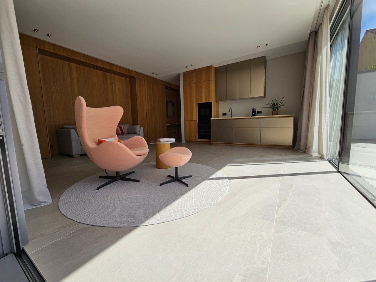 Luxussanierung Gästehaus Weingut – Wohnbereich im Großformat