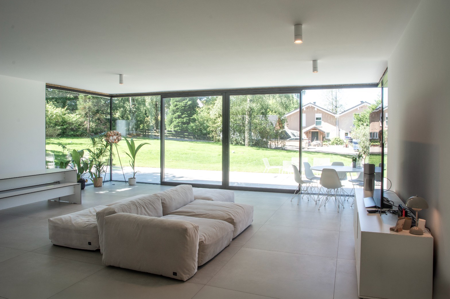 Architektenhaus Wildpark Niedernhausen – Offener Wohnraum – XXL-Boden 1,20 × 1,20 m