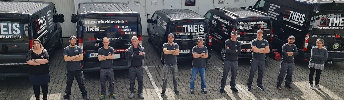 Das Team des Fliesenfachbetrieb Theis vor dem Fuhrpark in Taunusstein